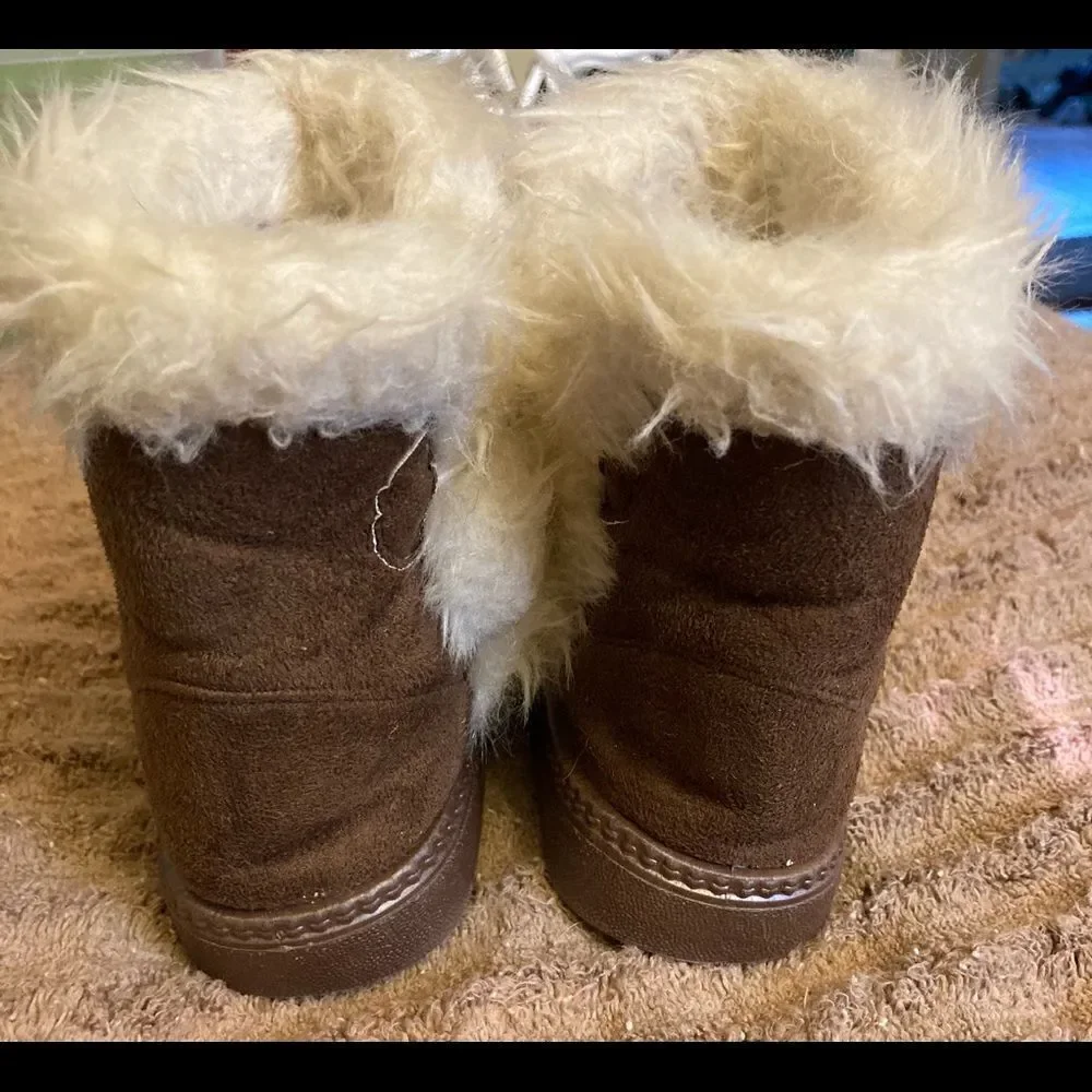 CHINA BUTTON CITY “uggish like” BOOTIES- SZ 23 - approx 6”. Fantastic condition